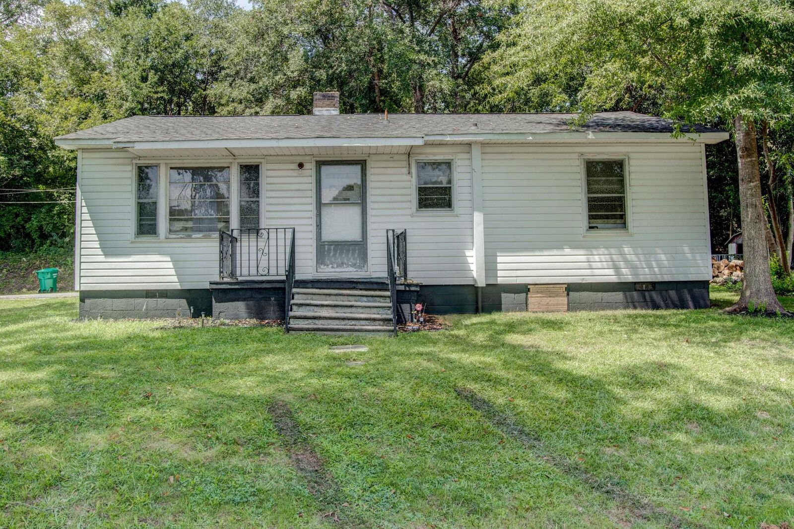 Property Photo:  503 Wylie Street  SC 29340 