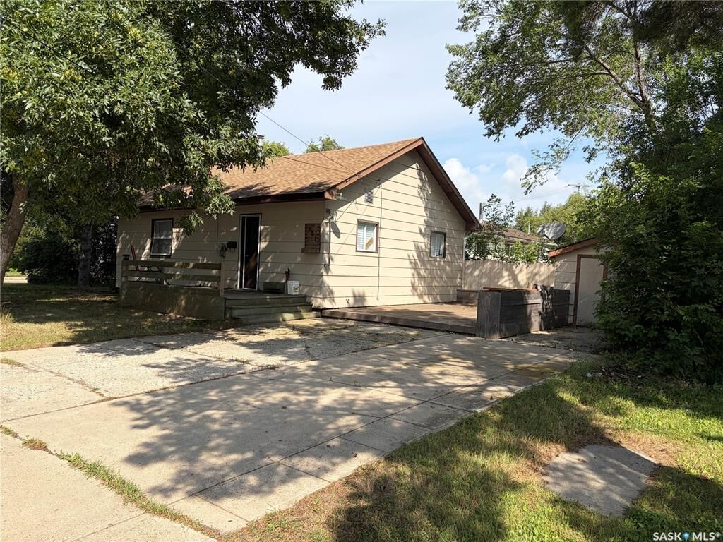 Property Photo: 301 1st Avenue SE SK S0A 4J0