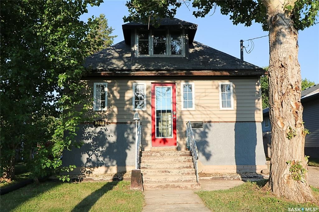 Property Photo: 209 Myrtle Avenue SK S3N 1R3