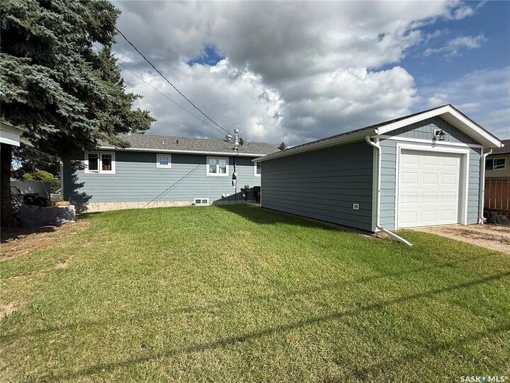 Property Photo: 705 Northridge Court SK S0J 2E0