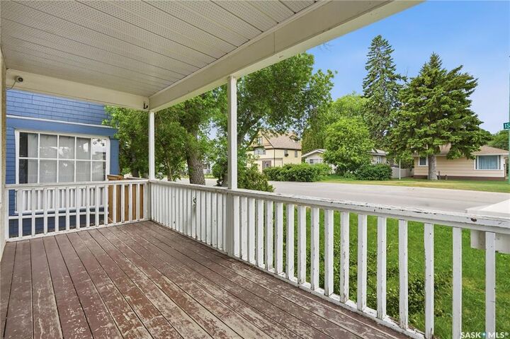 Property Photo: 1191 1st Avenue NE SK S6H 1A2