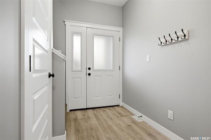 Property Photo: 3960 7th Avenue E 5 SK S4N 7L9