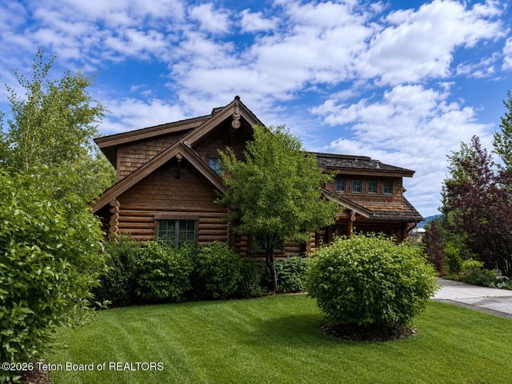 Property Photo:  32 Blackfoot Trail  ID 83455 
