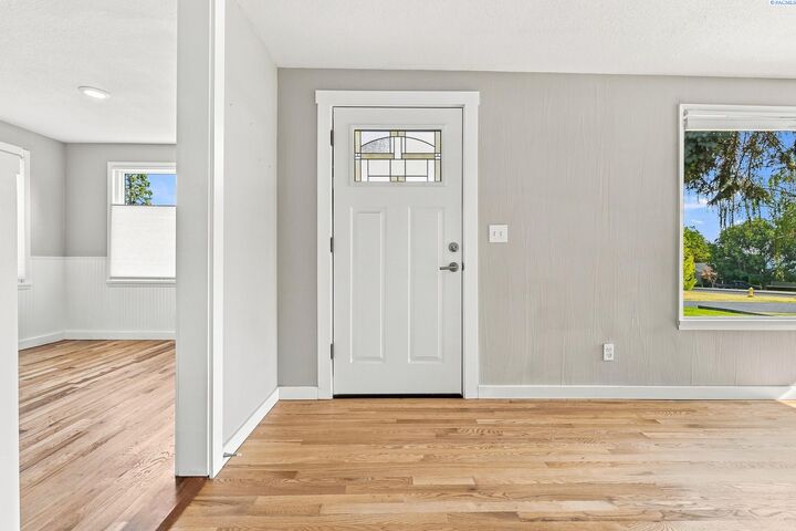 Property Photo:  1613 W 9th Ave  WA 99336-5228 
