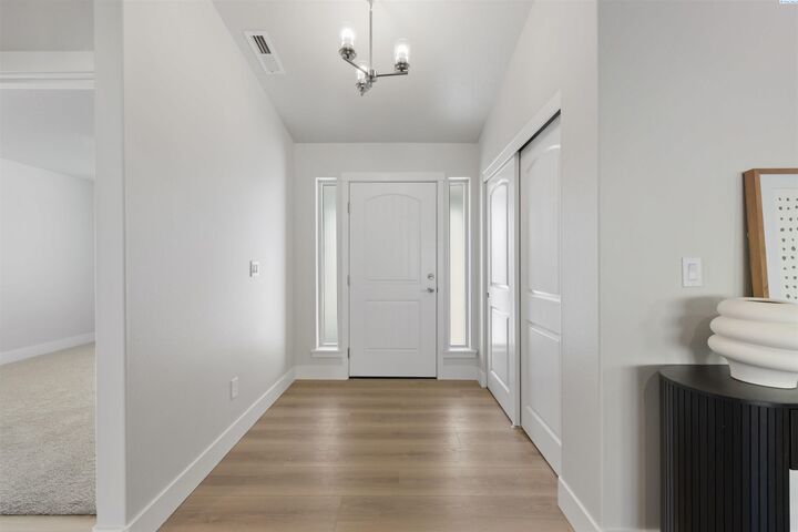 Property Photo: 2837 S Osborne St WA 99338