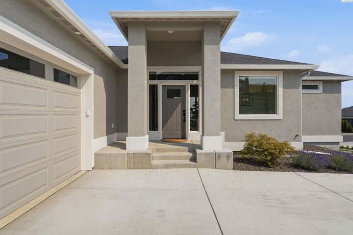 Property Photo:  3603 Orchard St  WA 99353 