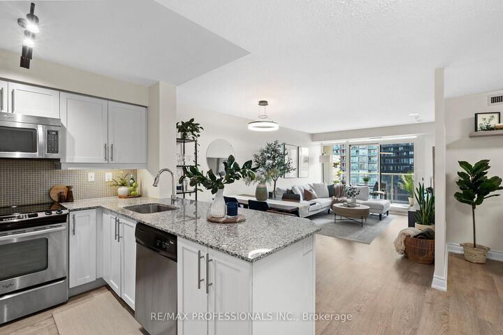 125 Western Battery Road 909 — photo 1