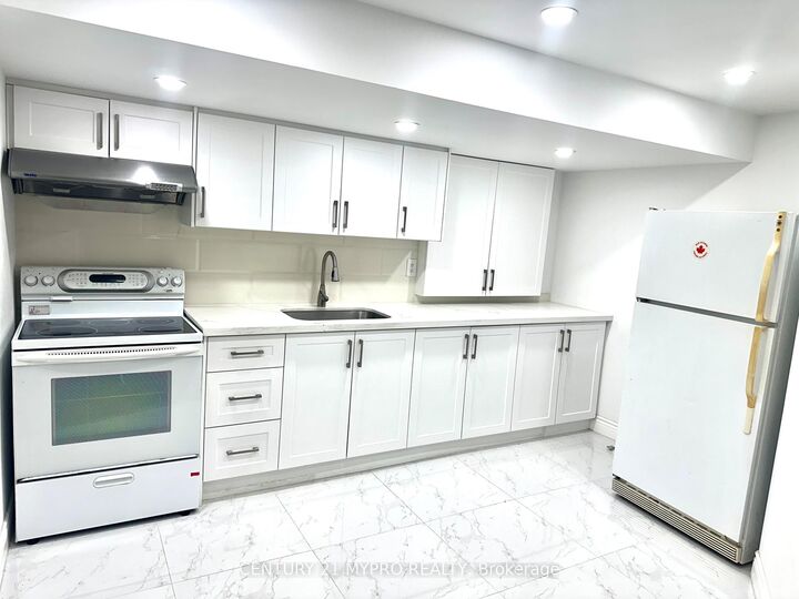 Property Photo:  102 Worthing Avenue  ON L3S 4J9 