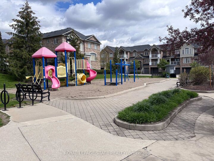 Property Photo: 615 Shoreline Drive 17 ON L5B 4K4