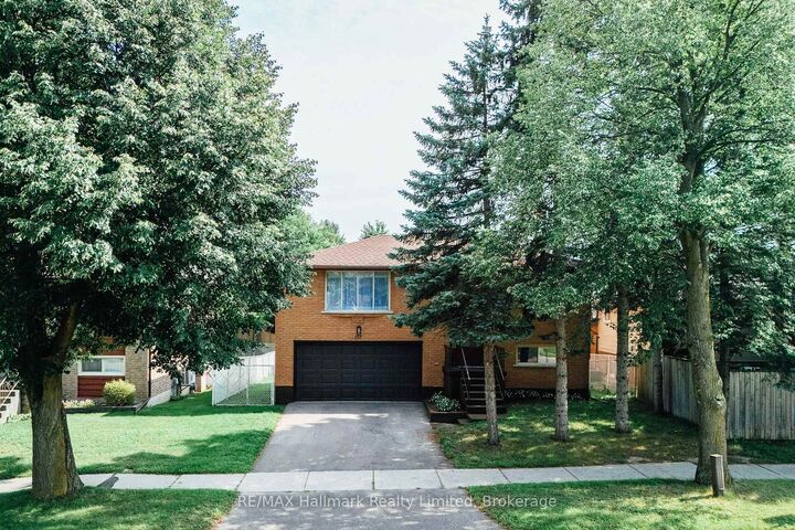 Property Photo: 117 Old Country Drive ON N2E 1S4