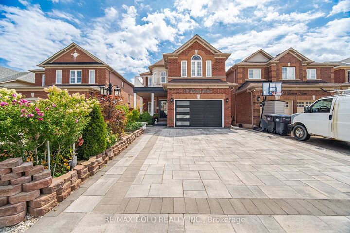 Property Photo: 15 Denim Drive ON L6P 1K4