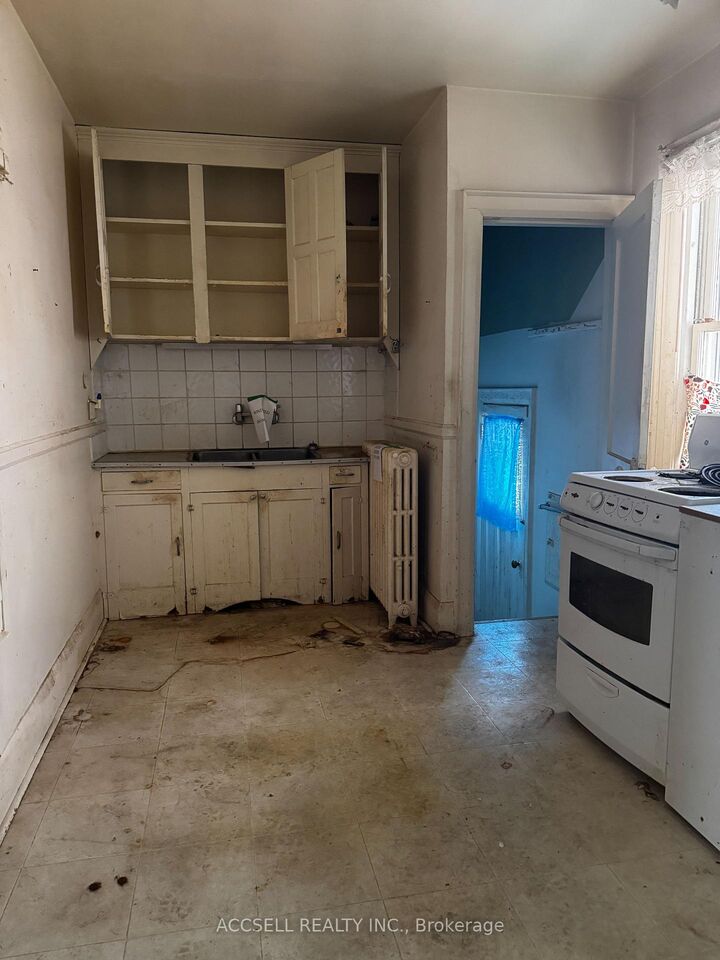 Property Photo: 350 Belsize Drive ON M4S 1N1