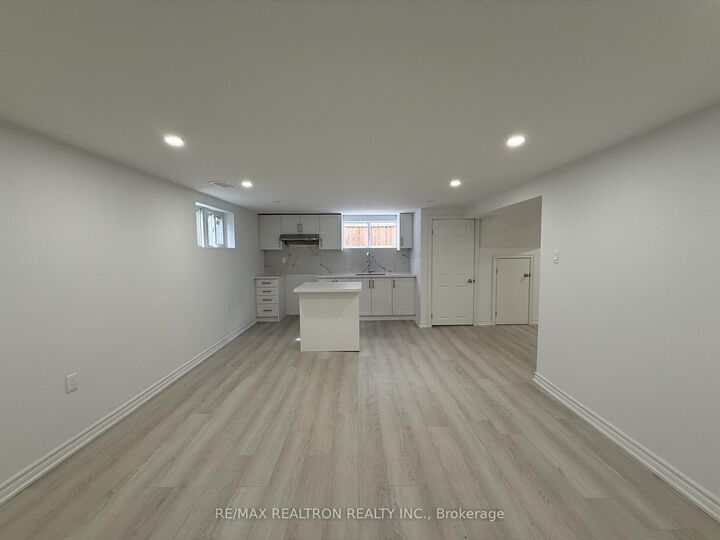Property Photo:  217 Moore Park Avenue Basement  ON M2M 1N5 