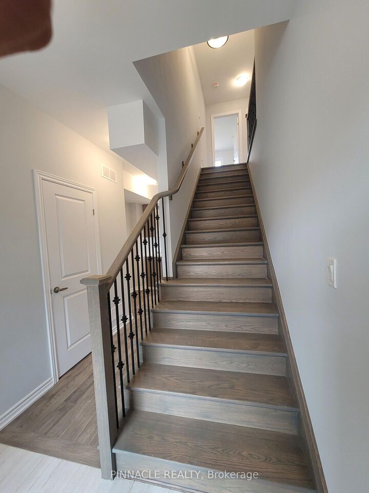 Property Photo:  13 Renfrew Trail  ON L3C 0K2 