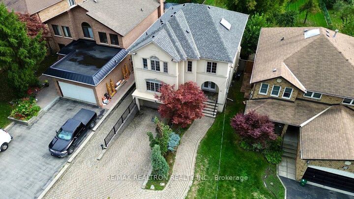 93 Oak Avenue — photo 1