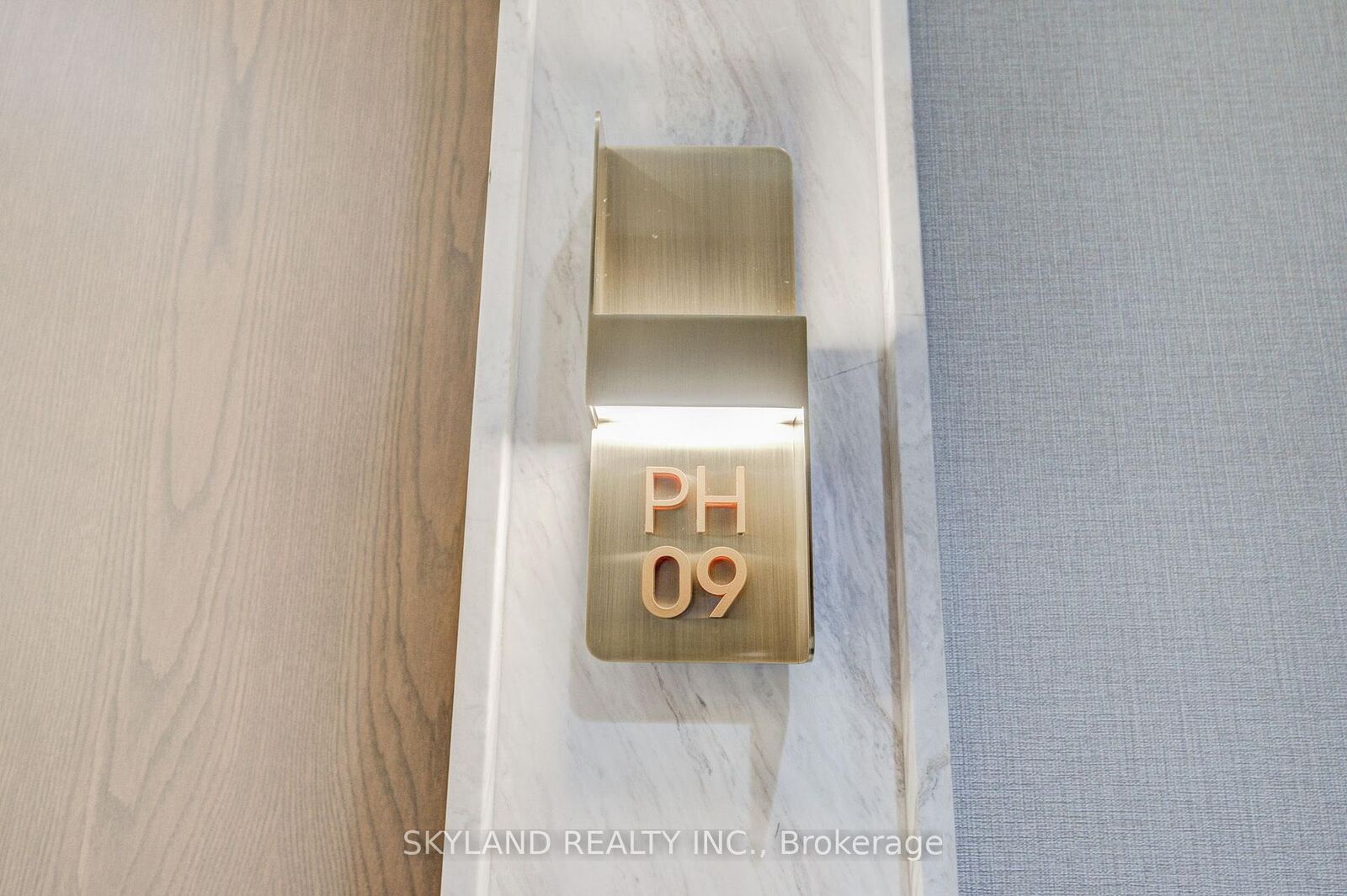 Property Photo: 30 Inn On The Park Drive Ph 09 ON M3C 0P7