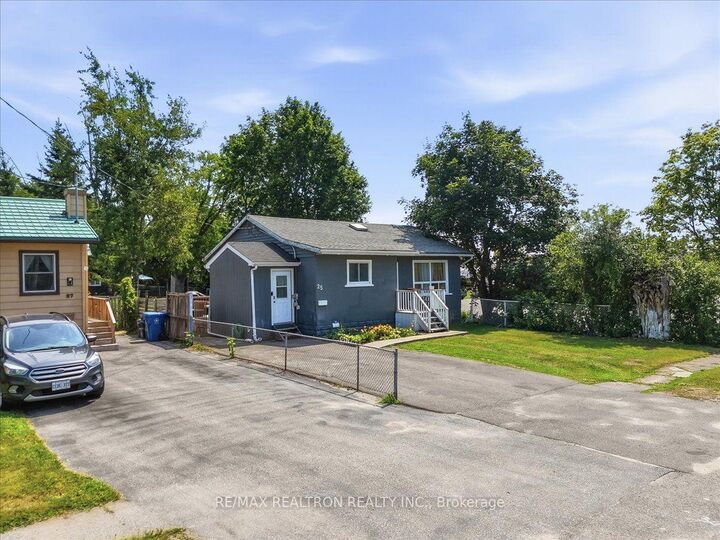 25 Simcoe Street — photo 1