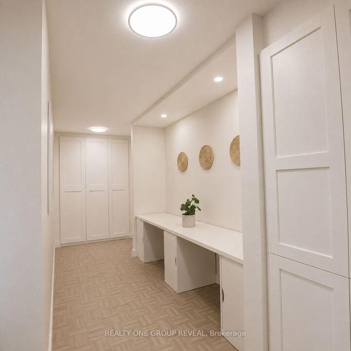 Property Photo:  3 Massey Square 2605  ON M4C 5L5 