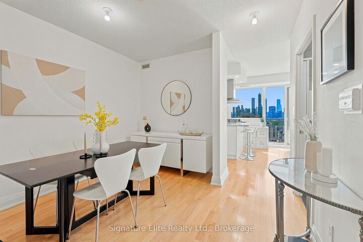 Property Photo: 1430 Yonge Street 902 ON M4T 1Y6