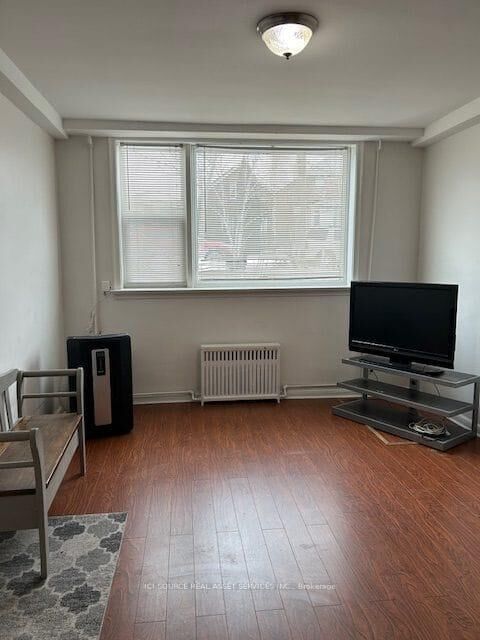 Photo de la propriété:  53 Kirknewton Road 1  ON M6E 3X9 