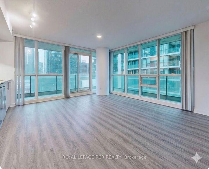 Property Photo: 33 Bay Street 904 ON M5J 2Z3