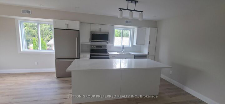 Property Photo:  118 Scott Street 5  ON N7G 1K3 