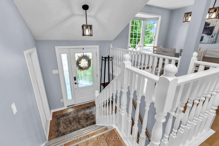Property Photo: 80 Beckett Boulevard ON N4G 5N3