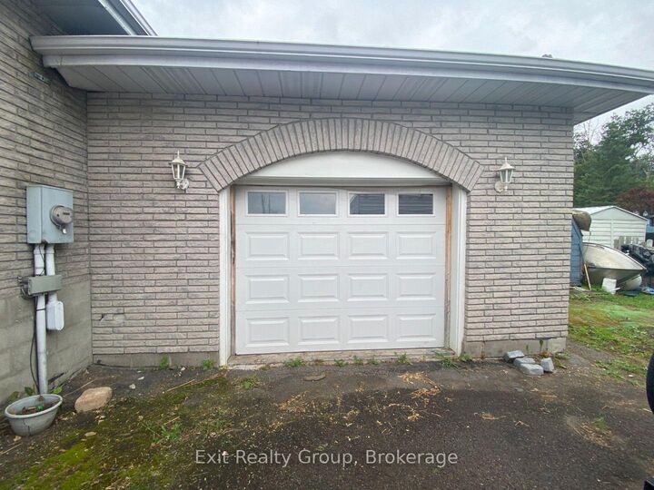 Property Photo:  130 Peterson Street  ON K8V 5P8 