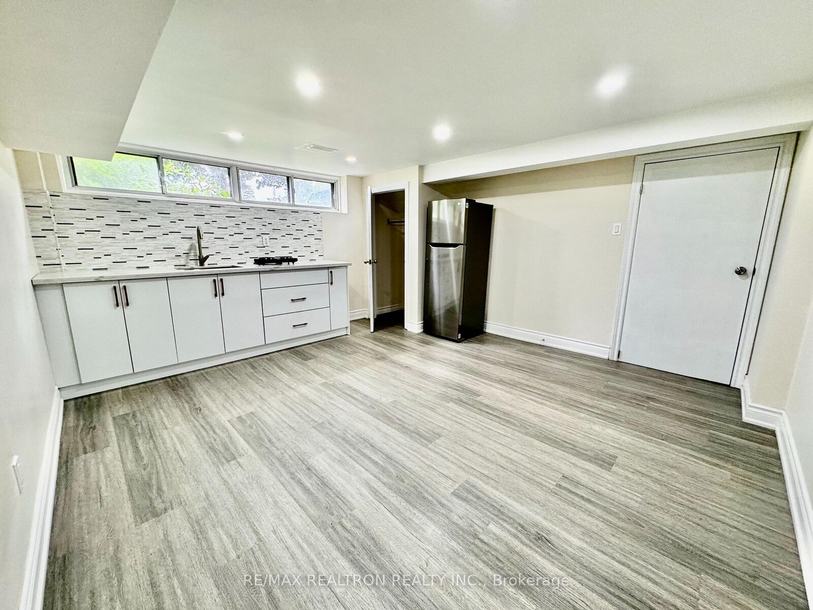 Property Photo: 265 Browndale Crescent Basement ON L4C 3H9