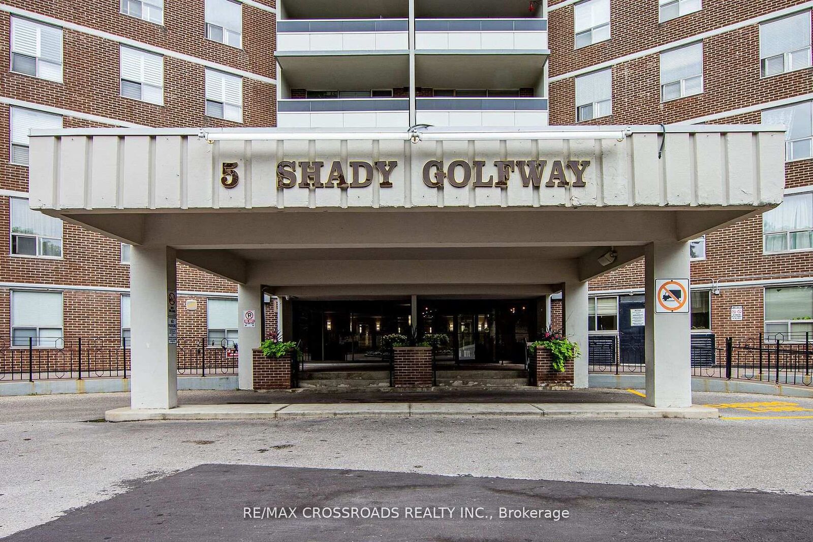 Property Photo: 5 Shady Golfway 205 ON M3C 3A5