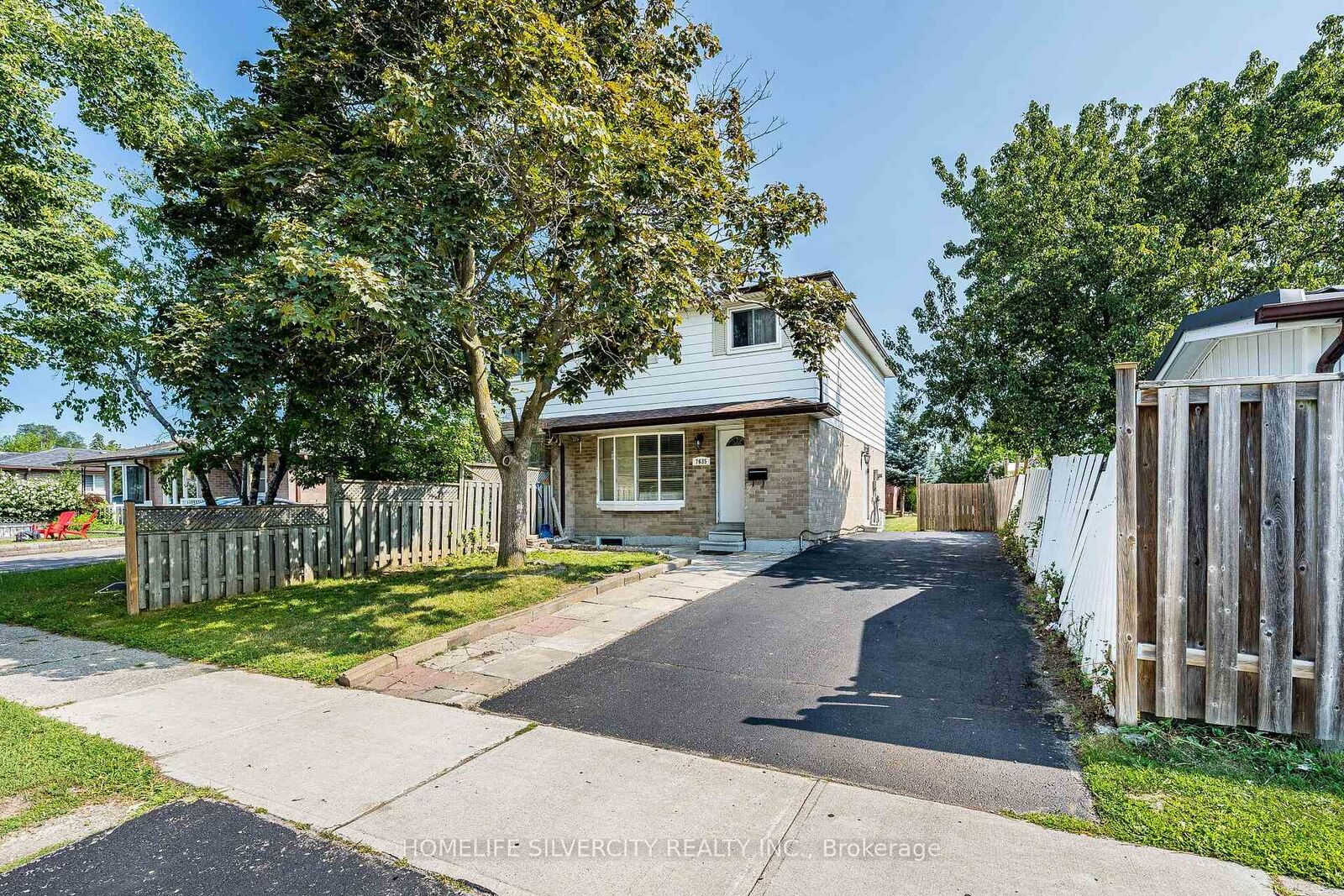 Photo de la propriété:  7635 Anaka Drive  ON L4T 3H8 