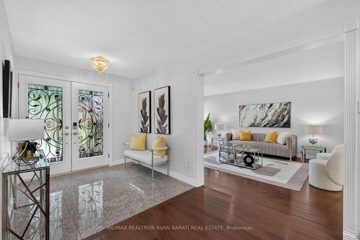 Property Photo: 26 Saddletree Drive ON M2H 3L3