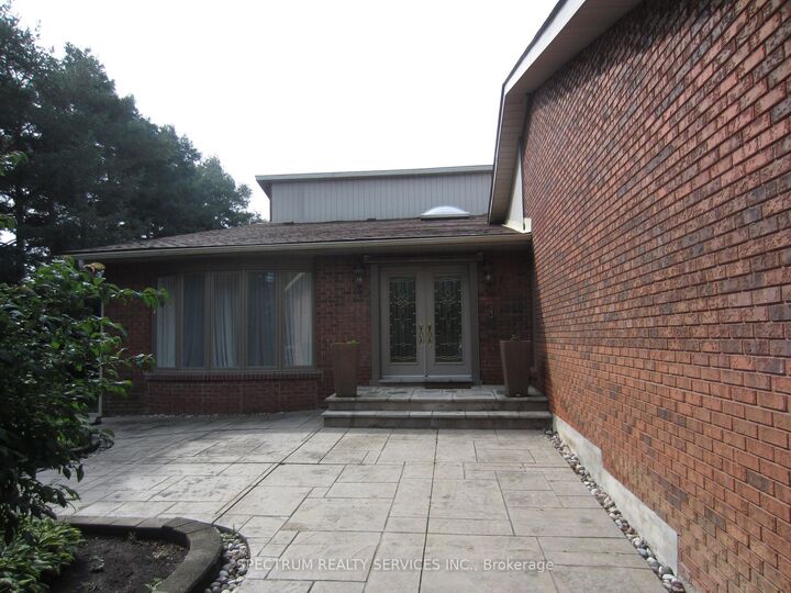 Property Photo: 135 Hayhoe Avenue ON L4L 1S5