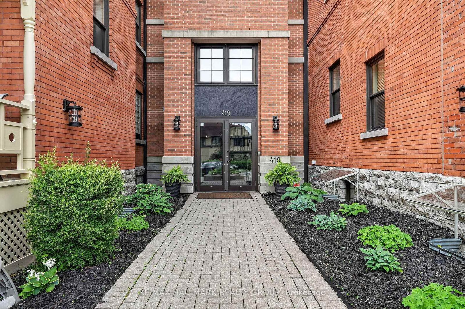 Property Photo: 419 Laurier Avenue E 101 ON K1N 6R4
