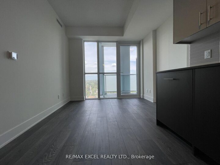 Property Photo:  188 Fairview Mall Drive 1808  ON M2J 0H7 