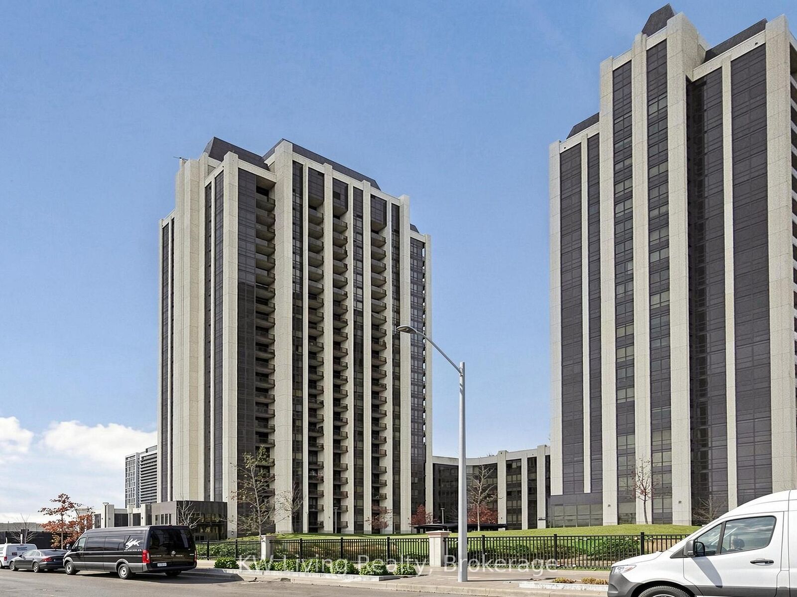 Property Photo: 9075 Jane Street 2104 ON L4K 0L7