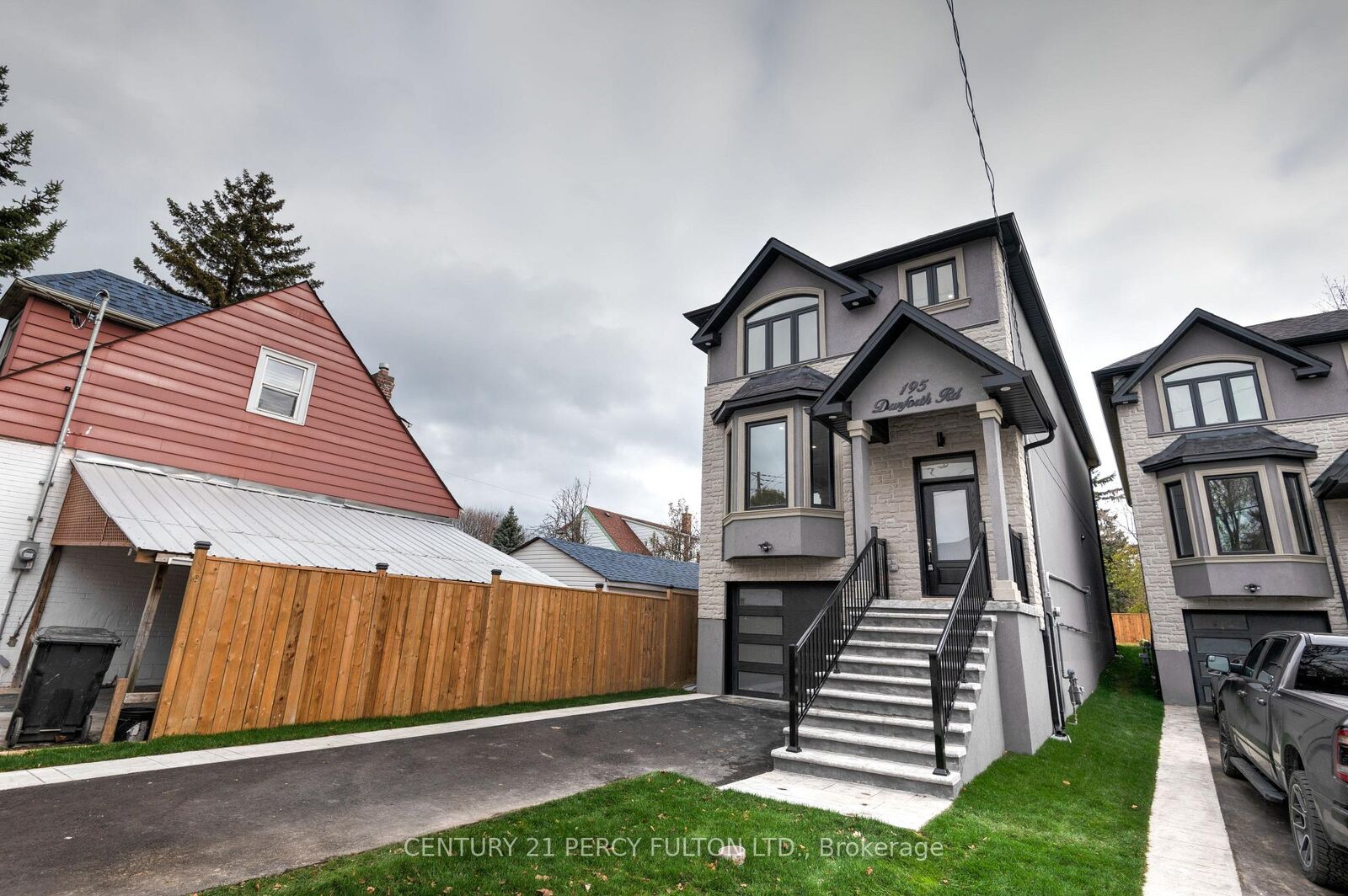 Photo de la propriété:  195 Danforth Road Bsmt  ON M1L 3X1 