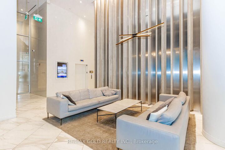 Property Photo: 3900 Confederation Parkway 809 ON L5B 0M3