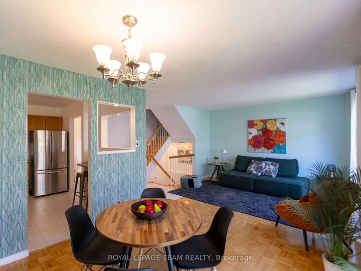 Property Photo:  930 Alenmede Crescent  ON K2B 8K5 