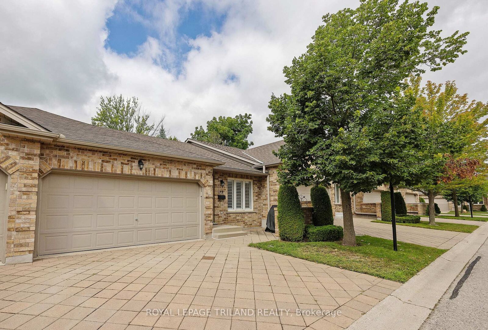 Property Photo: 572 Thistlewood Drive 38 ON N5X 4N6