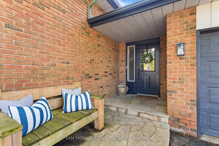 Property Photo:  32 Milverton Close  ON L8B 0A9 