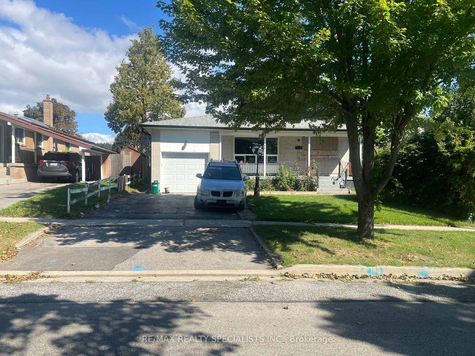 Property Photo: 22 Griselda Crescent ON M1G 3P6