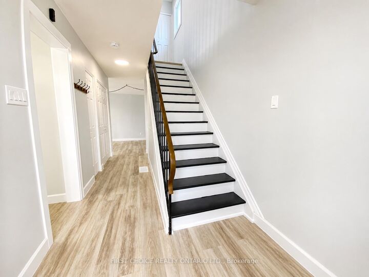 Property Photo: 837 Eastvale Drive 6 ON K1J 7T5