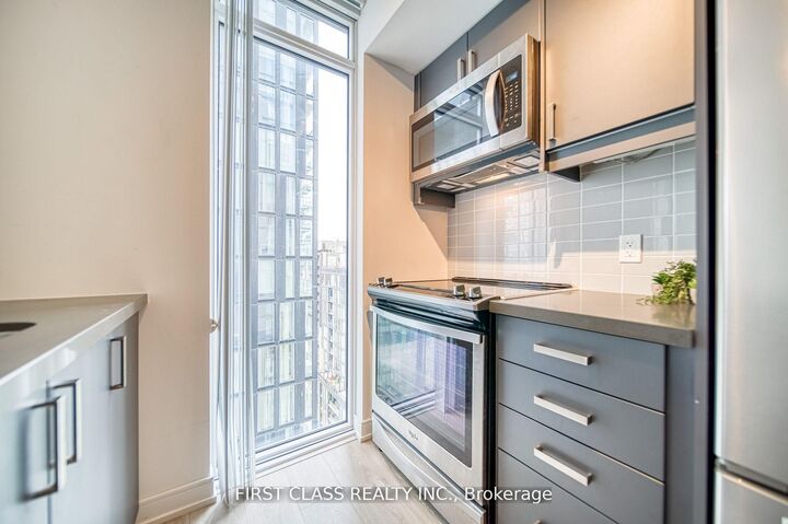 Property Photo:  50 Wellesley Street E 2601  ON M4Y 1G2 