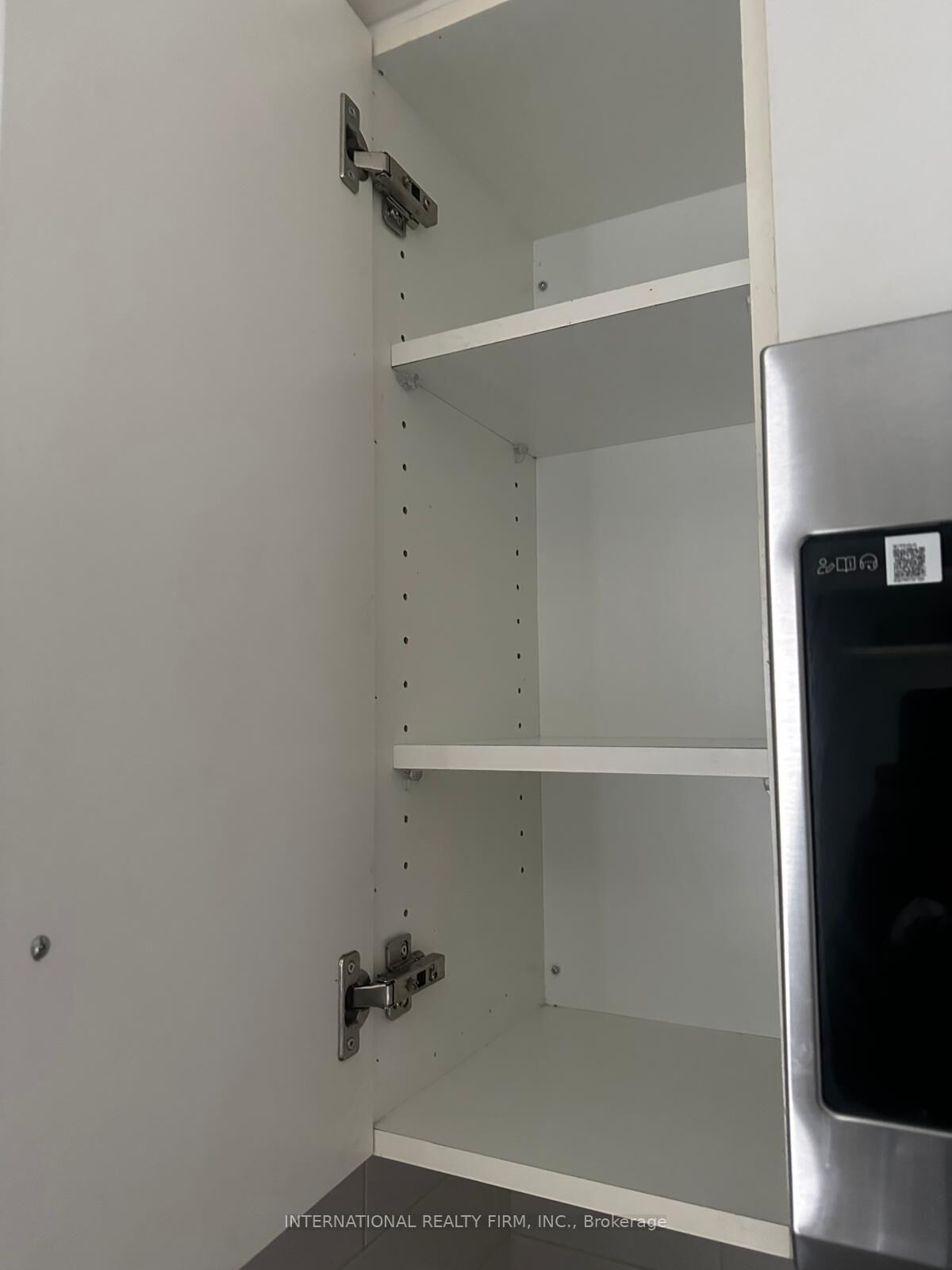 Property Photo:  161 Montrose Avenue 2  ON M6J 2T6 