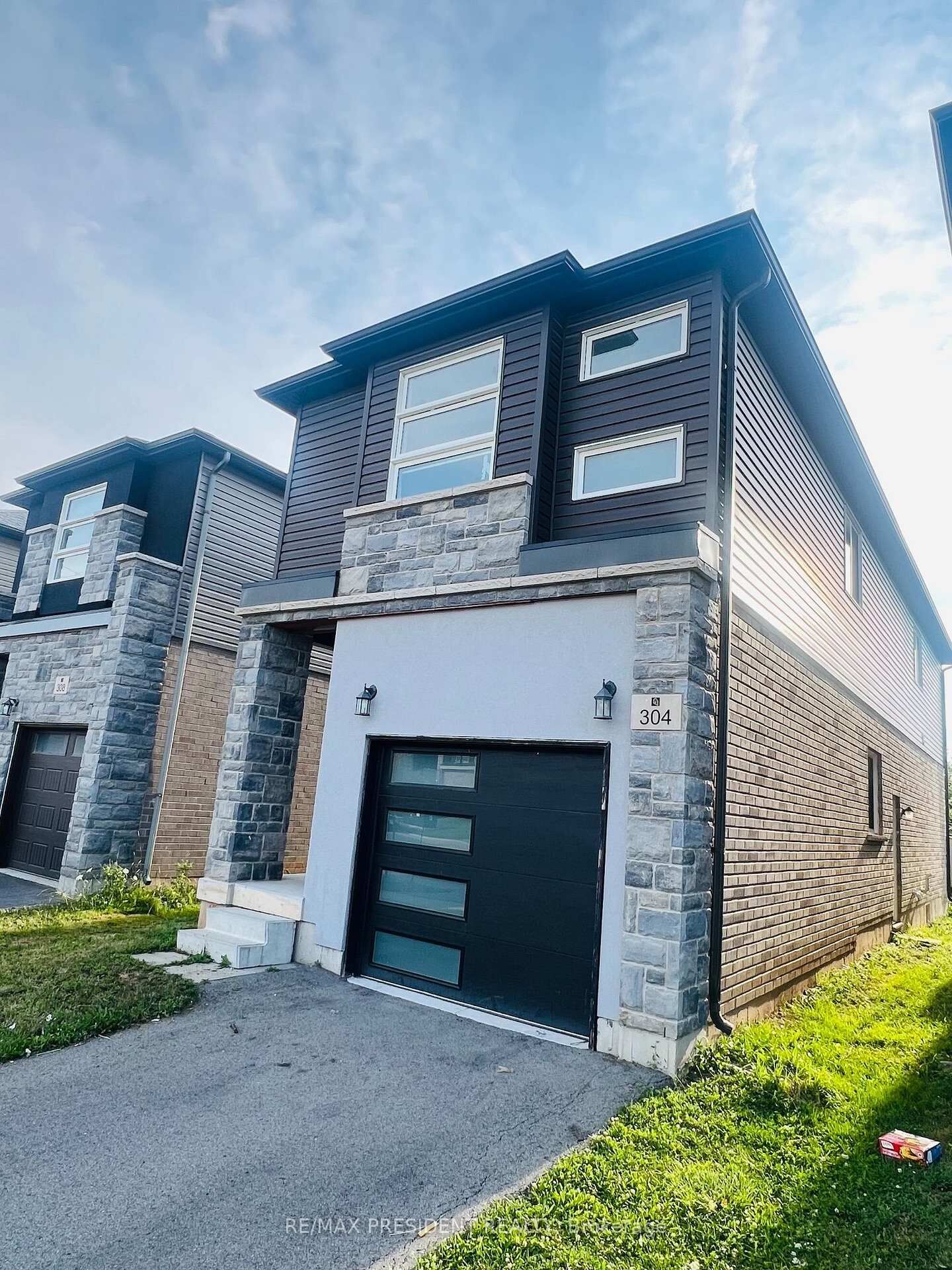 Property Photo: 304 Louise Street ON L3B 0H8