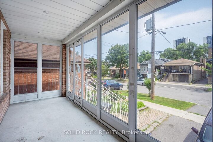 Property Photo: 18 Maple Bush Avenue ON M9N 1S6