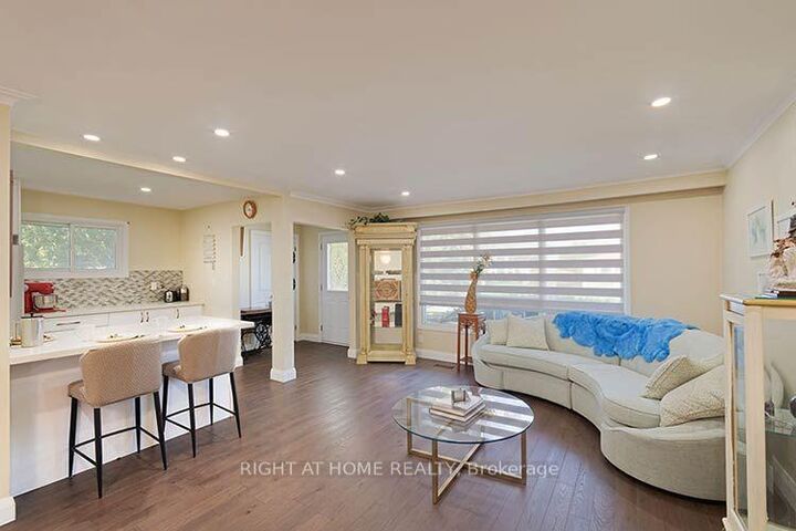 Property Photo: 304 Roywood Crescent ON L3Y 1A5