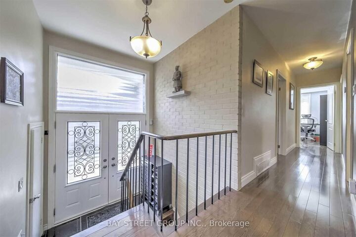 Property Photo: 33 Heathview Avenue ON M2K 2C2