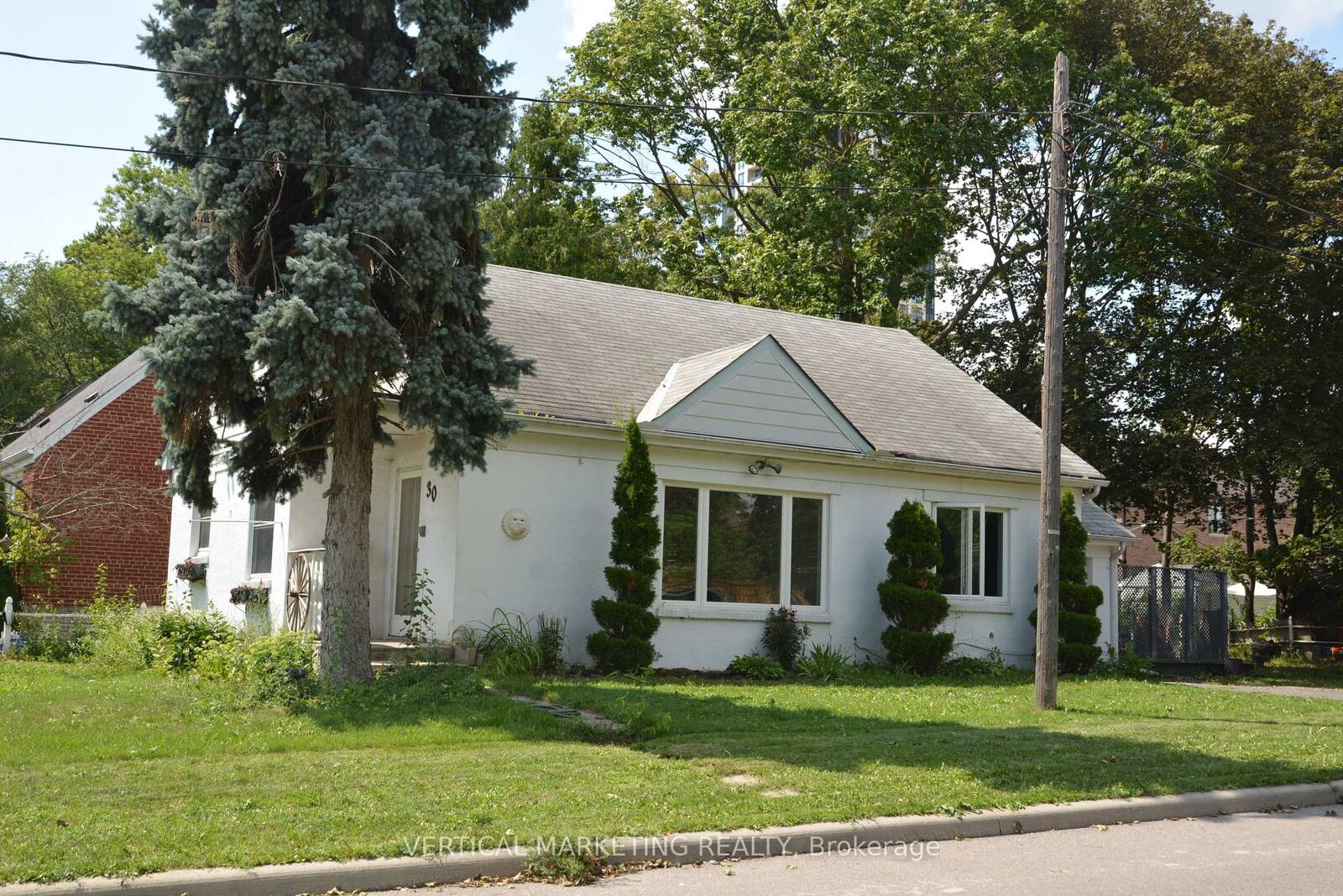 Property Photo: 30 Highland Park Boulevard ON L3T 1B1